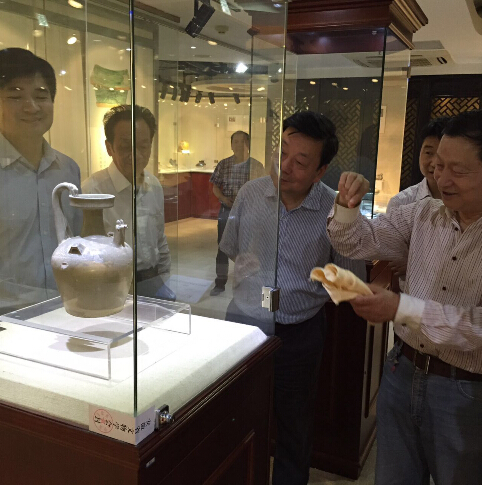 安徽省政协常委陆勤毅带队参观指导“国魂——中国古代名窑陶瓷展”