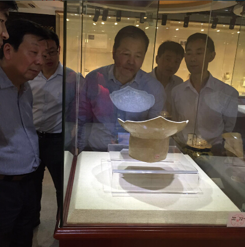 安徽省政协常委陆勤毅带队参观指导“国魂——中国古代名窑陶瓷展”